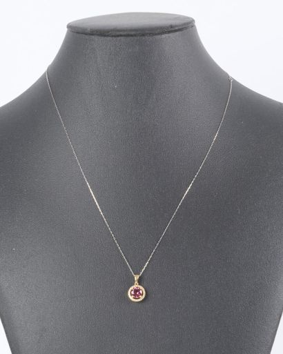 Gold pendant set with a brilliant-cut pink...