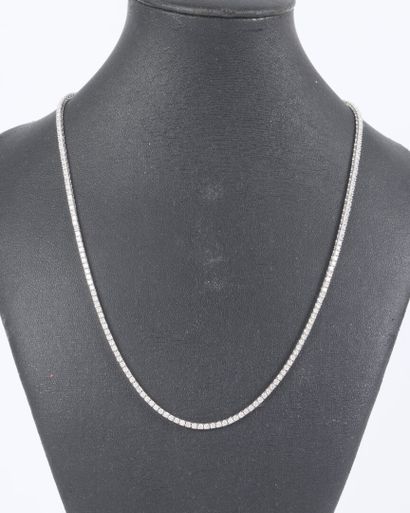White gold chain necklace set with brilliant-cut...