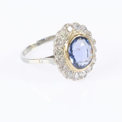 Two-tone gold daisy ring set in a closed...
