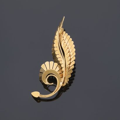 Gold leaf brooch. 1950s–1960s. 5.7 cm. 5.83...