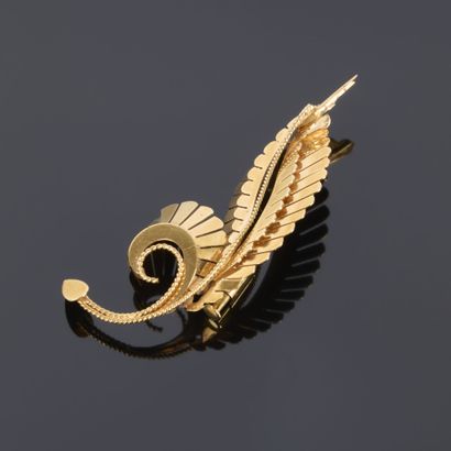 Gold leaf brooch. 1950s–1960s. 5.7 cm. 5.83...