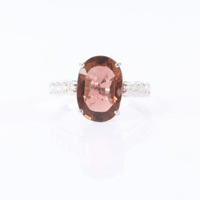White gold ring set with an oval-cut tourmaline...