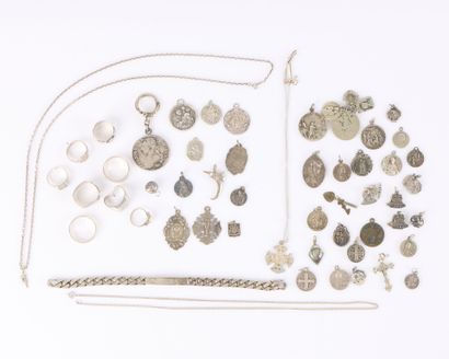 Ensemble de bijoux en argent: sautoir, anneau...