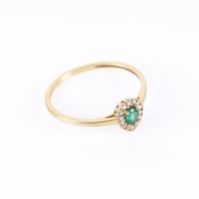 Bague en or bas titre (375/1000) ornée d'une...