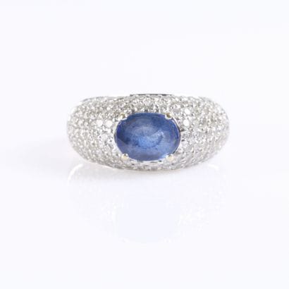 White gold ring set with an oval Ceylon sapphire...