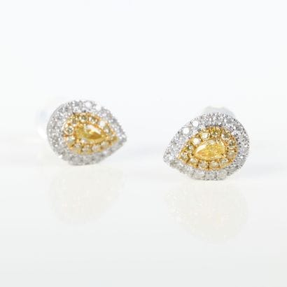 Pair of ear studs in white gold (750‰), each...