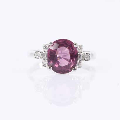 White gold ring set with an oval-cut spinel...