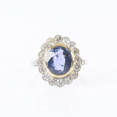 Two-tone gold daisy ring set in a closed...