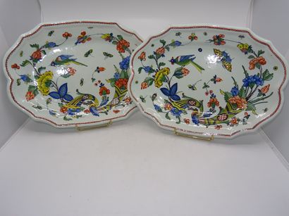 ROUEN : Paire de jolis plats en faience de...