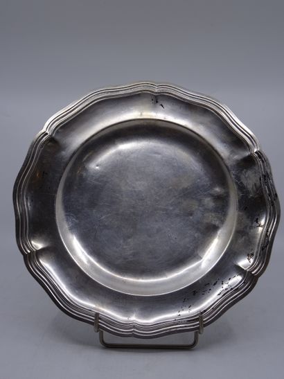 Une assiette en argent poinçon Minerve modèle...