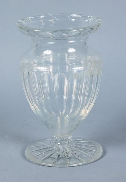 Vase en cristal taillé. Hauteur : 30 cm