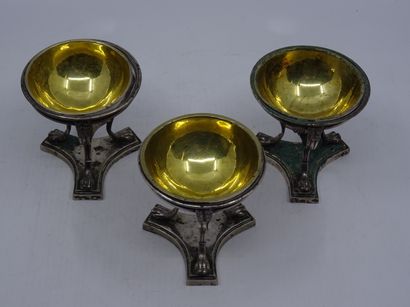 Trois salières en argent intérieur vermeil....