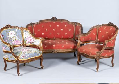 Mobilier de salon de style rocaille en noyer...