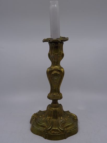 Flambeau en bronze doré. Epoque XVIIIe.