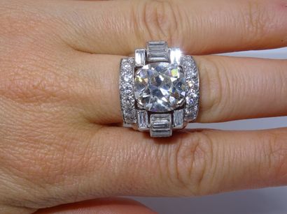 VAN CLEEF ARPELS: Importante bague de type...