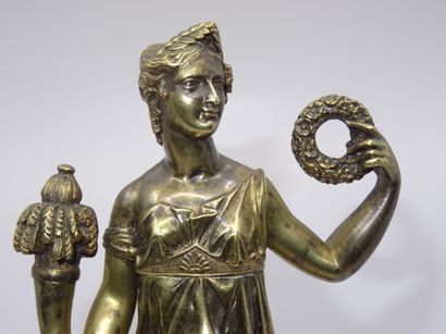 Statuette en bronze à patine argentée représentant...