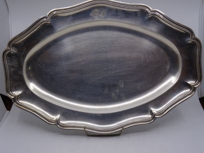 Grand plat ovale à contours et agrafes à...
