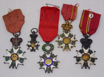 Lot de cinq Légions d'honneur dont une miniature,...