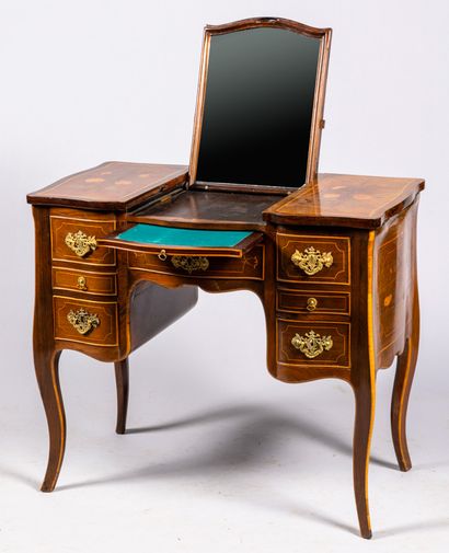 Coiffeuse Louis XV en placage de palissandre...