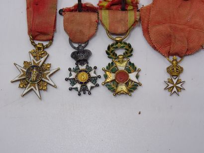 Lot de quatre miniatures: Miniature ordre...