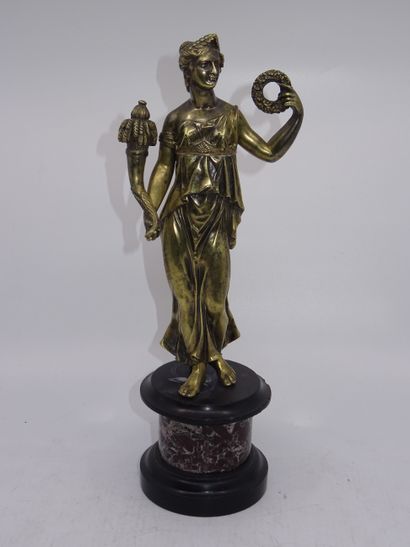 Statuette en bronze à patine argentée représentant...
