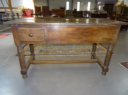 Table Louis XIII en chêne naturel ouvrant...
