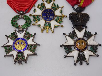 Lot de cinq Légions d'honneur dont une miniature,...