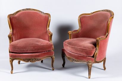 Paire de bergères de style Louis XV en bois...