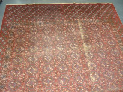 Grand tapis d'Orient en laine à décor de...