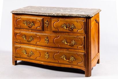 Commode d'Ile de France en noyer mouluré,...