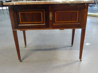 Coiffeuse en acajou et filets de bois clair...