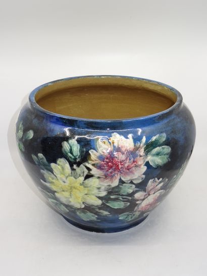 Cache-pot en céramique à décor floral polychrome...