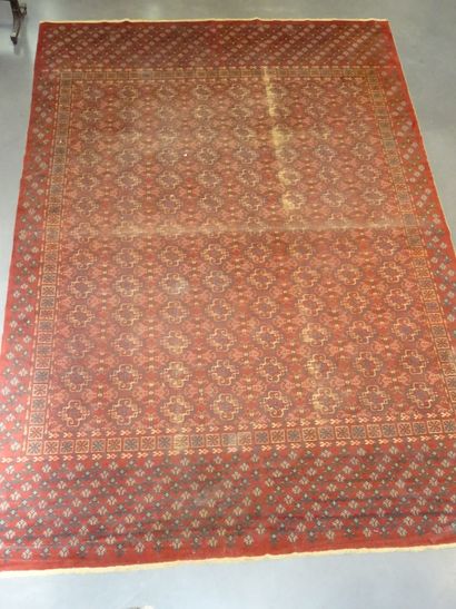 Grand tapis d'Orient en laine à décor de...