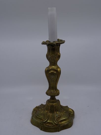 Flambeau en bronze doré. Epoque XVIIIe.