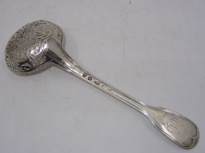 Cuillère saupoudreuse en argent. Epoque XVIII°....