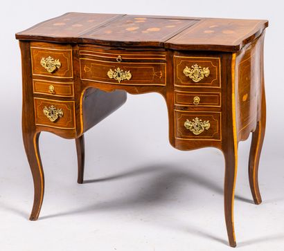 Coiffeuse Louis XV en placage de palissandre...