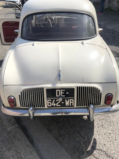 RENAULT DAUPHINE R1090 - Série 5614388. Voiture...