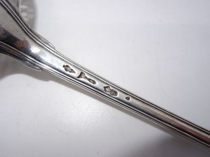 Cuillère saupoudreuse en argent. Epoque XVIII°....