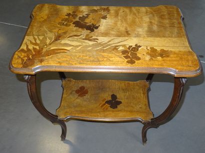 Etablissements GALLE : Petite table de salon...