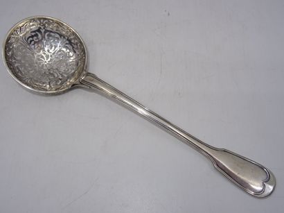 Cuillère saupoudreuse en argent. Epoque XVIII°....