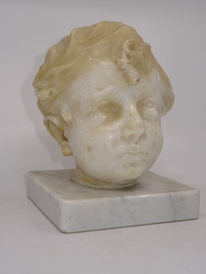 Petite tête d'enfant en albâtre sculpté....