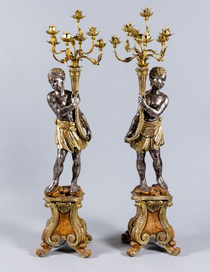 Paire de nubiens porte torchère en bois polychrome...