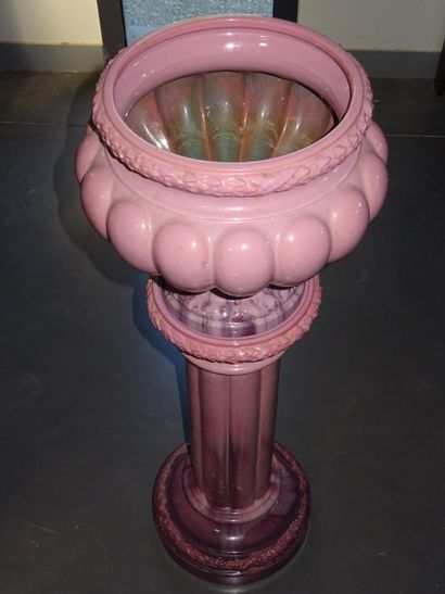 Cache-pot godroné et sa sellette en céramique...
