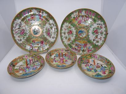 CHINE Canton : Ensemble de deux grandes assiettes,...