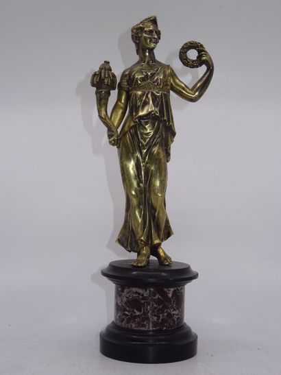 Statuette en bronze à patine argentée représentant...