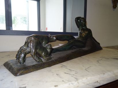 Georges GORI: Groupe en bronze à patine verte...