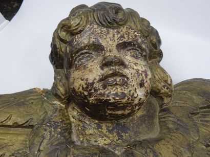 Tête d'angelot entouré d'ailes, en bois sculpté...