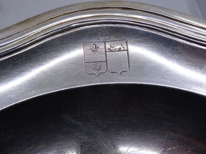 Assiette à contours en argent XVIIIe. Poids:...