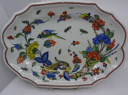 ROUEN : Paire de jolis plats en faience de...