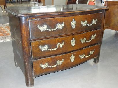 Commode époque Régence en bois naturel ouvrant...